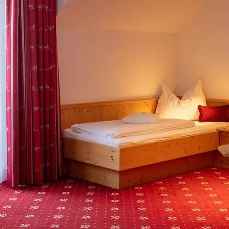 ホテル Garni Monte Bianco 4*