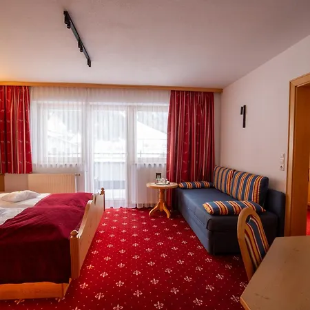 فندق Garni Monte Bianco 4*